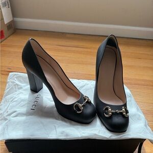 Gucci Black Leather Pumps with Silver Horsebit Detail
